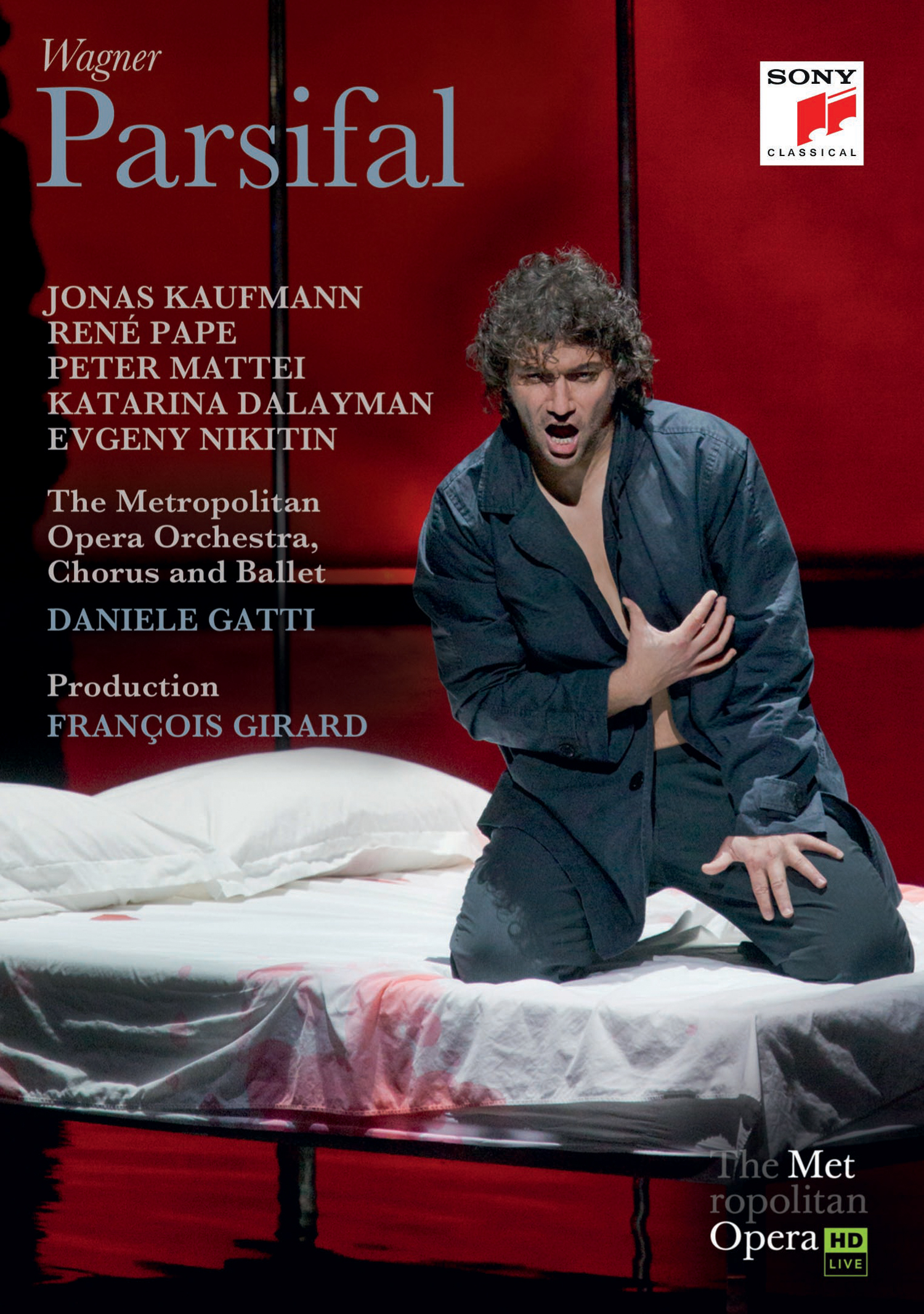 Opernposter: Ein Mann kniet auf einem Bett mit rotem Hintergrund, betitelt 'Parsifal' und Namen der Darsteller.