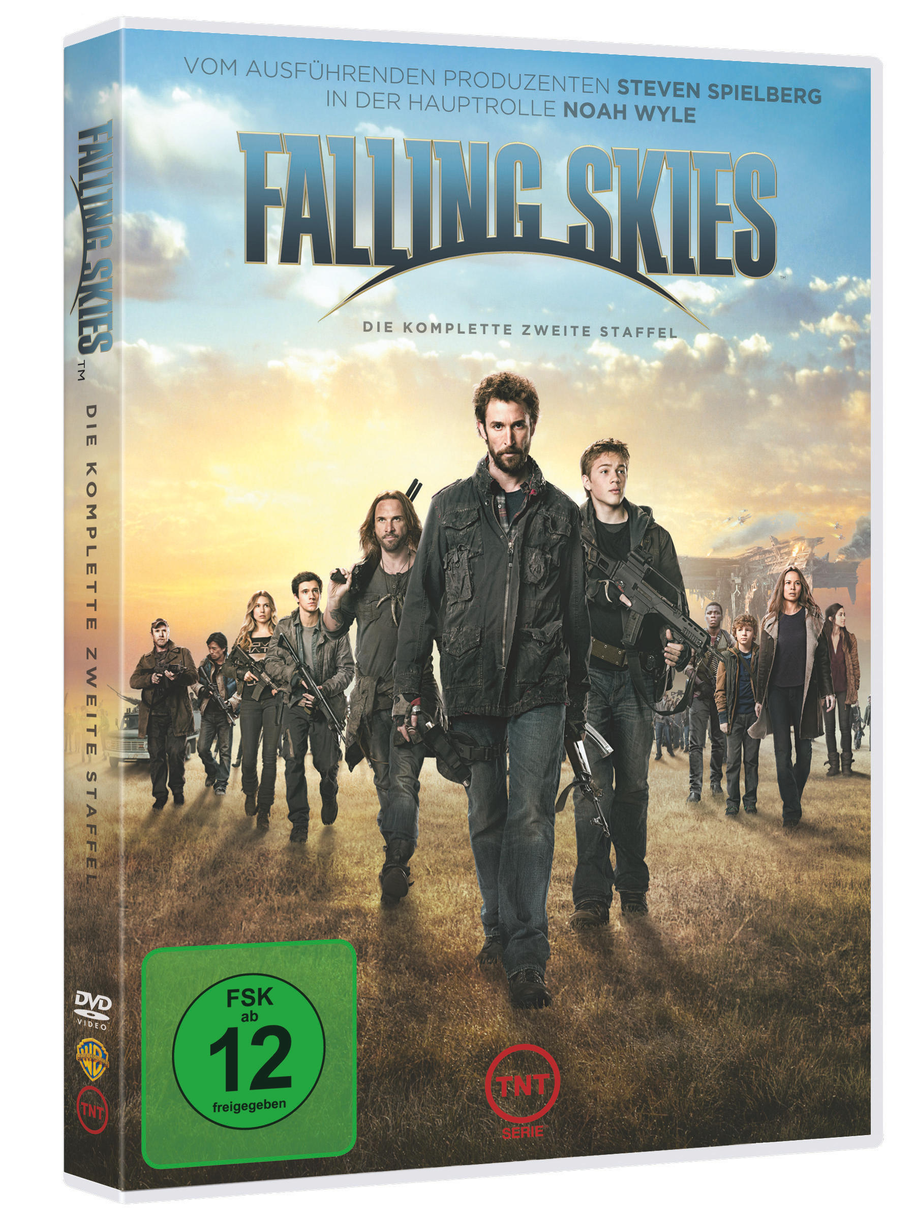 Falling Skies DVD-Cover. Menschen, die auf einer Straße mit Sonnenuntergang und einem Gebäude gehen.