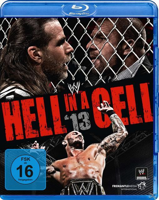 Blu-Ray-Cover von 'Hell in a Cell 13'. Wrestler in einem Käfig. Shawn Michaels und Triple H sichtbar.