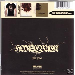 Rückseite einer CD mit Album-Artwork und Text. Enthält Bilder von Merchandise.