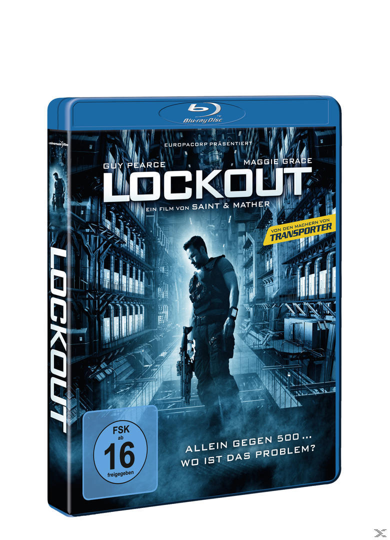 Eine blaue Blu-ray-Box des Films Lockout, ein Mann mit Gewehr in einem Flur.