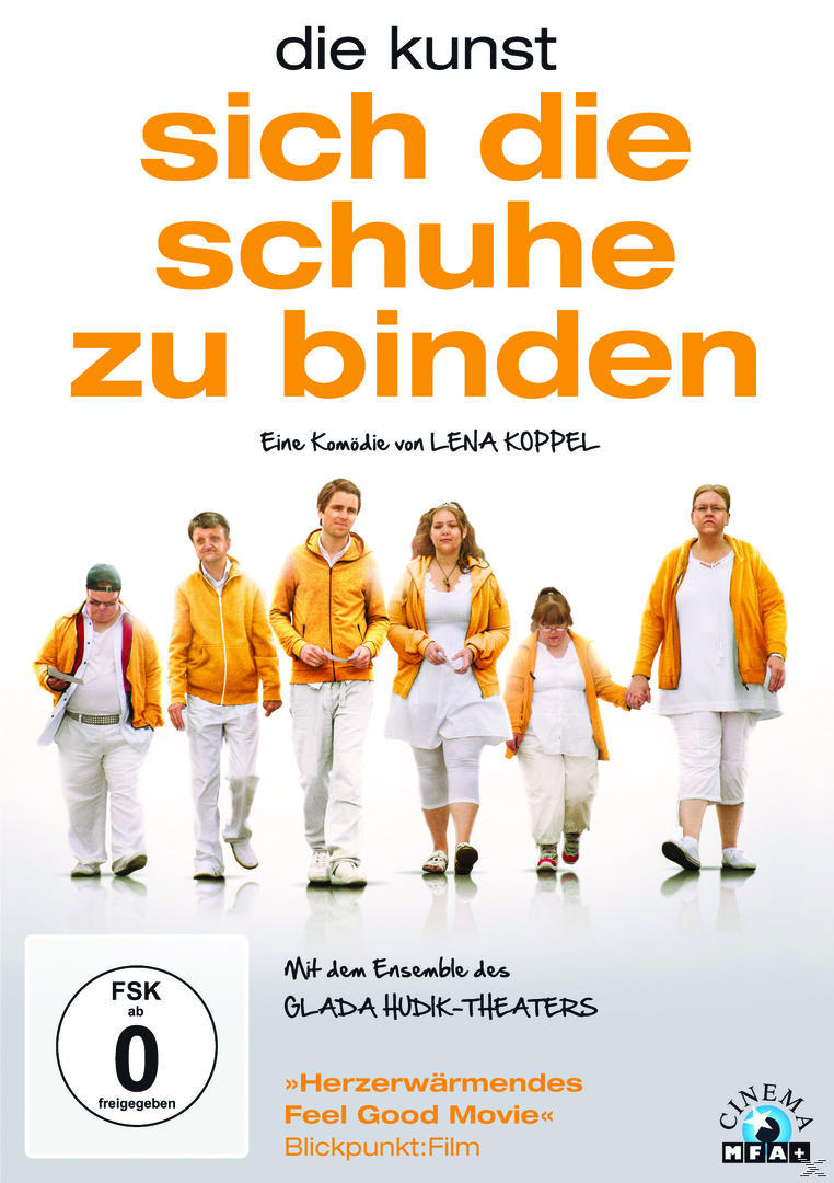 Filmposter. Eine Gruppe von Menschen in gelben Jacken geht vorwärts. Der Titel ist orange.
