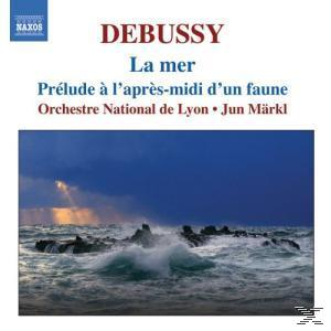 Albumcover von Debussys 'La Mer', Meereswellen unter dunklem, bewölktem Himmel.