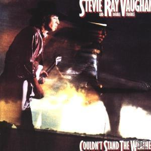 Albumcover mit Stevie Ray Vaughan und Double Trouble. Zwei Männer mit Gitarren in dunkler, rauchiger Umgebung.