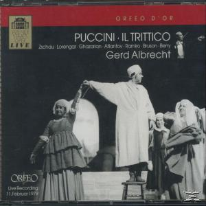 CD-Cover von Puccini Il Trittico mit Menschen in Kostümen auf der Bühne.