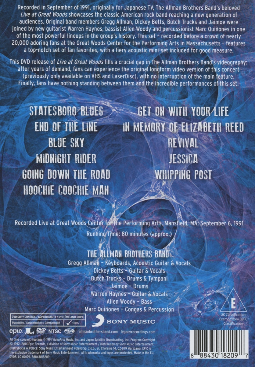 DVD-Rückseite mit einer Liste von Songs und Namen. Blauer und weißer Hintergrund mit abstrakten Mustern.