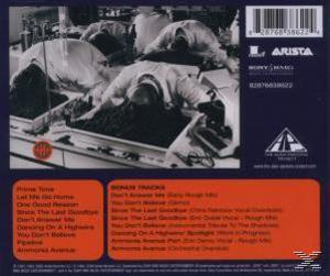 Rückseite einer CD-Hülle mit einer Titelliste und Text. Dunkler Hintergrund.