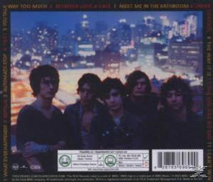 CD-Cover: The Strokes Album. Bandmitglieder vor nächtlicher Skyline.