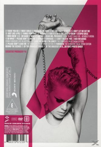 P!nk Albumcover. Die Rückseite einer Frau, ihre Arme angekettet. Rosa Elemente, Text auf dem Cover.