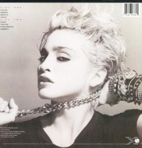Madonna Albumcover mit einem Schwarz-Weiß-Foto von Madonna mit Mikrofon.