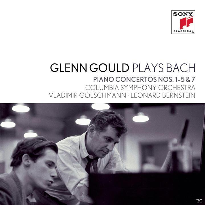 Albumcover: Zwei Männer, die auf ein Klavier schauen, mit dem Text 'Glenn Gould spielt Bach'.