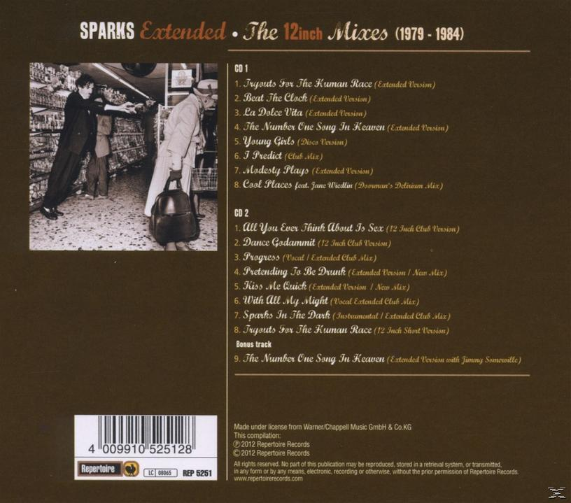 Albumcover mit Trackliste und der Band, die in einem Geschäft steht. 'Sparks' steht oben.