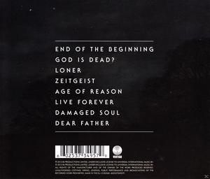 CD-Cover mit schwarzem Hintergrund und weißem Text, der Songtitel auflistet, minimalistisch.