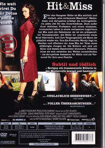 DVD-Cover: Frau mit einer Waffe. Titel: 'Hit & Miss'.