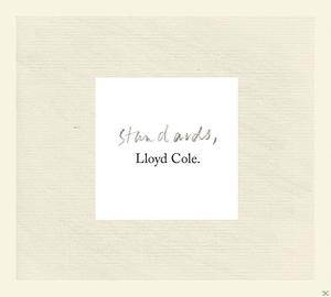 CD-Cover mit einfachem Design. Der Titel ist 'Standards' und der Künstler ist Lloyd Cole.