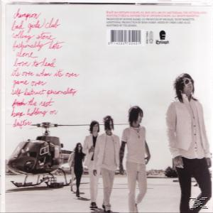 Rückseite eines Albumcovers mit Bandmitgliedern und einem Hubschrauber.