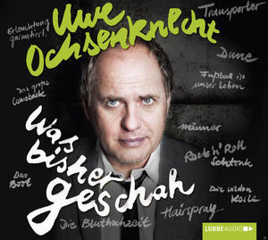 Albumcover mit einem Mann in der Mitte und Texten um ihn herum. Text: Was bisher geschah.