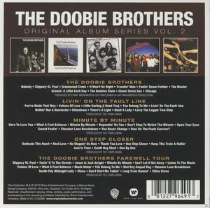 CD-Cover: The Doobie Brothers. Verschiedene Bandfotos auf dem Cover mit Text.