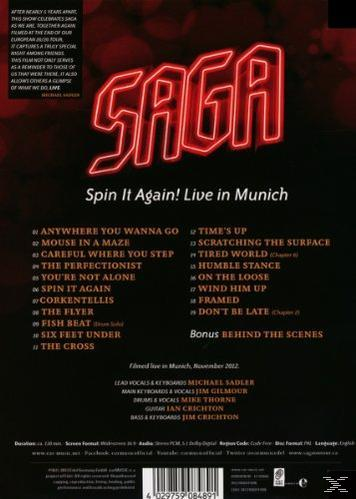 Rückseite einer DVD-Hülle mit Trackliste für SAGA. Rotes Logo oben, die Tracks in weißem Text. Schwarzer Hintergrund.