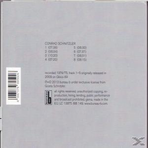 CD-Rückseite: Titelliste und Textinformationen, grauer Hintergrund. Künstler: Conrad Schnitzler.