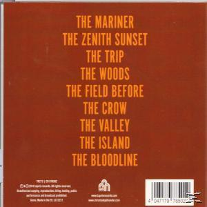 Album-Rückseite, brauner Hintergrund, Songtitel in Orange, Barcode unten.