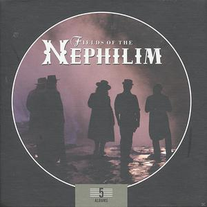 Albumcover mit Bandsilhouetten in einem Kreis, weißer Text auf schwarzem Hintergrund. Der Titel 'Fields of the Nephilim' ist sichtbar.