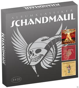 CD-Box-Set: Totenkopf mit Flügeln auf grauem Hintergrund. Titel: 'Schandmaul'.