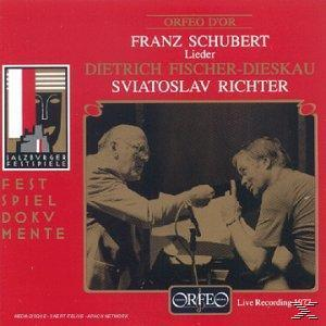 Albumcover mit zwei Männern, Text im Rahmen und einem Logo. Roter Hintergrund.
