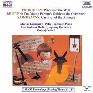 CD-Cover mit Artwork. Eine Puppe, Instrumente und Noten sind auf weißem Hintergrund dargestellt.