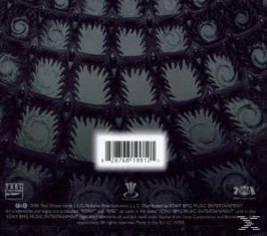Die Rückseite einer CD mit einem gemusterten Design und einem Barcode. Hat Text und das Logo des Labels.