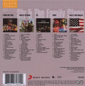 Rückseite eines Albums. Mehrere Albumcover werden mit Titellisten gezeigt. Das Album ist von Sly & The Family Stone.