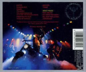 Albumcover mit einer Bühnenszene mit einem Motorrad. Scheinwerfer und ein Barcode befinden sich im Hintergrund.