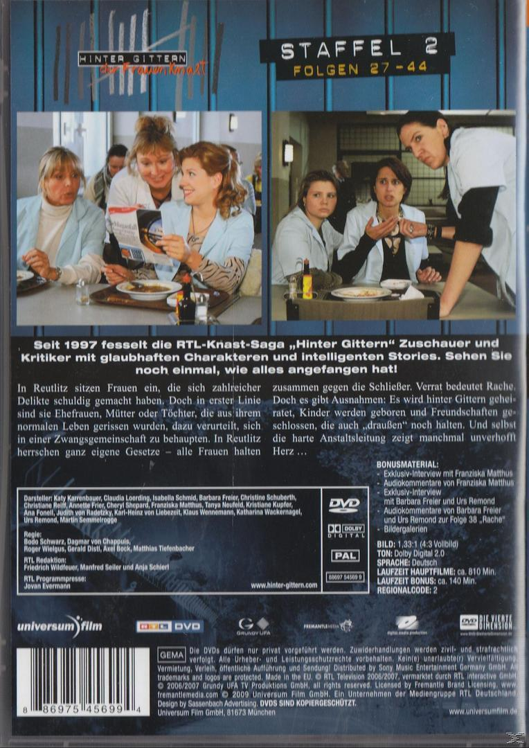 Rückseite einer DVD-Hülle mit einer Gruppe von Frauen in einem Raum.