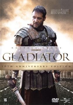DVD-hoes voor de film Gladiator. Toont Russell Crowe in harnas. Bevat de titel.