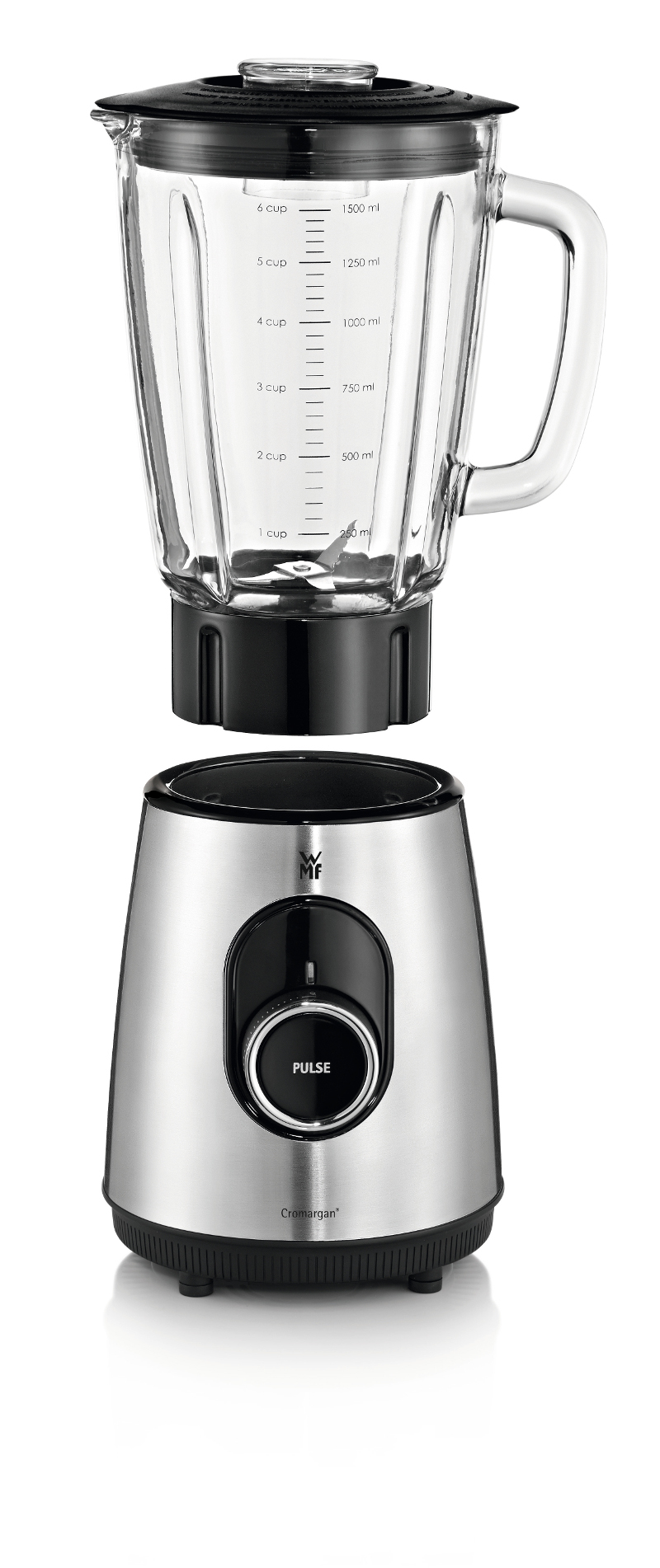 Edelstahl-Mixer mit Glasbehälter. Schwarzes Bedienfeld mit PULSE-Taste.