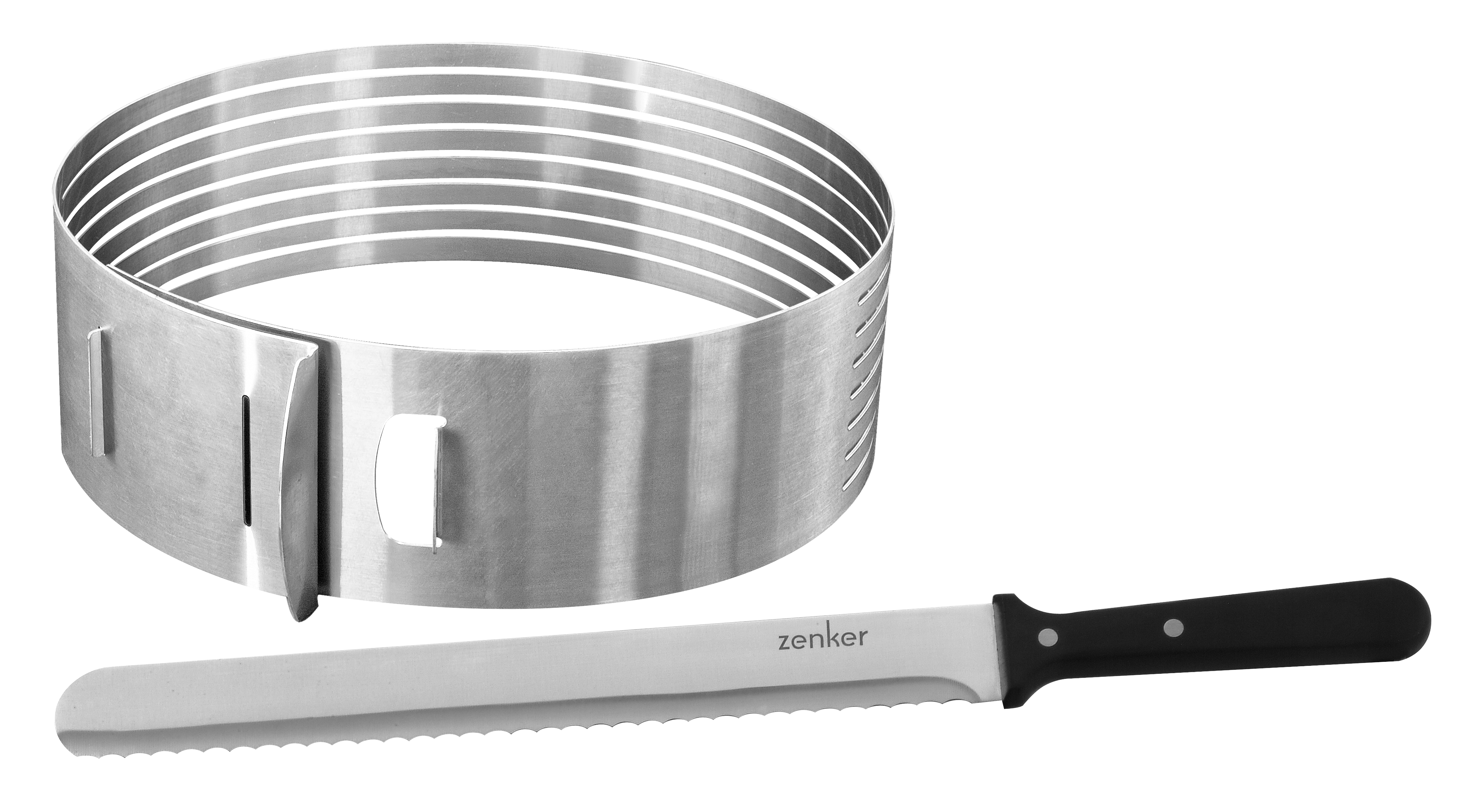 Kuchenring und gezahntes Messer auf weißem Hintergrund. Backwerkzeug.