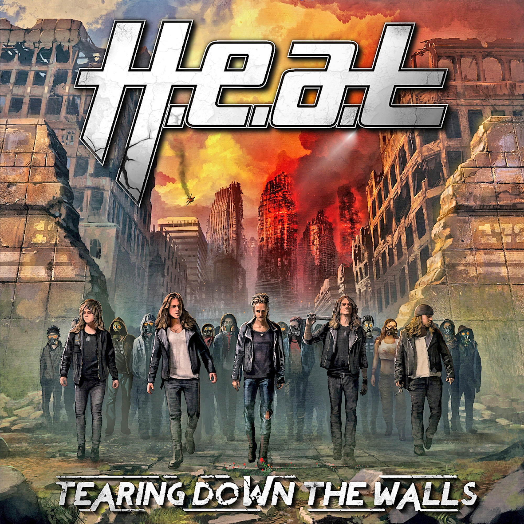 Albumcover: Band geht auf die Kamera zu, vor einer zerstörten Stadt. Bandname "H.E.A.T".