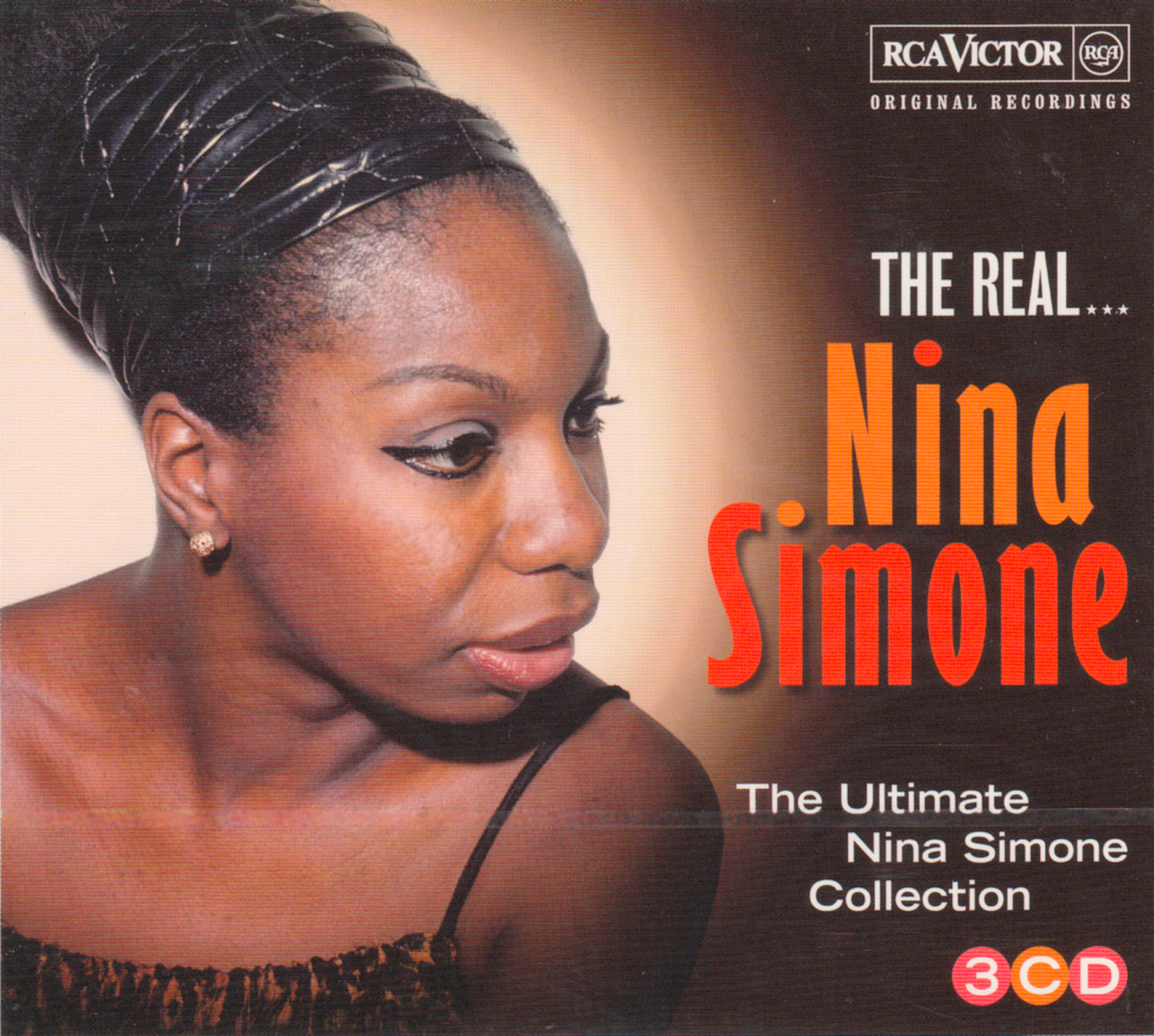 Albumcover mit Nina Simone. Sie blickt nach links. Der Albumtitel lautet 'The Real Nina Simone Collection'.