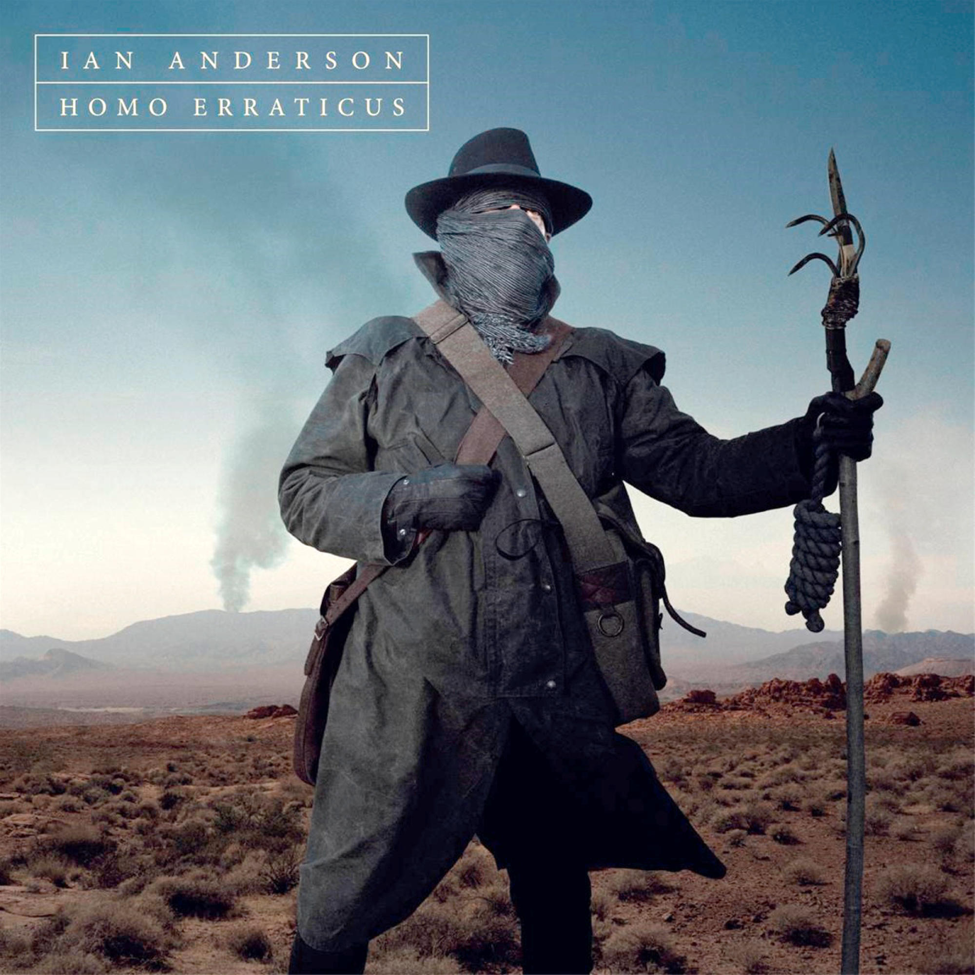 Albumcover: Ein Mann in postapokalyptischer Kleidung hält einen Stab in einer Wüstenlandschaft unter bewölktem Himmel.
