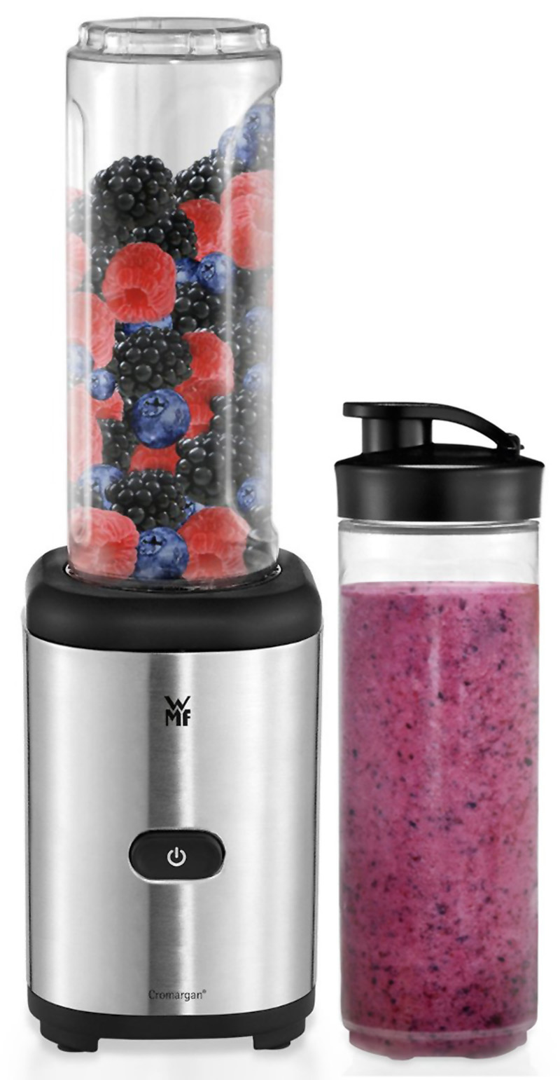 Silber-schwarzer Smoothie-Maker mit Beeren und einem Smoothie. Weißer Hintergrund.