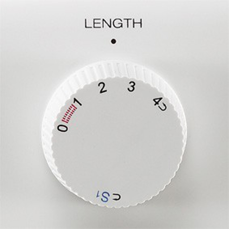 Weißes Zifferblatt mit den Zahlen 0-4, darüber steht 'LENGTH'. Das Zifferblatt hat einen kleinen schwarzen Punkt und eine rote Linie.
