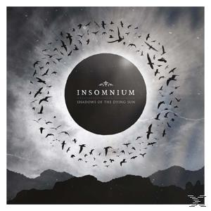 Albumcover: Insomnium, Shadows of the Dying Sun. Schwarzer Kreis, Vögel fliegen herum.