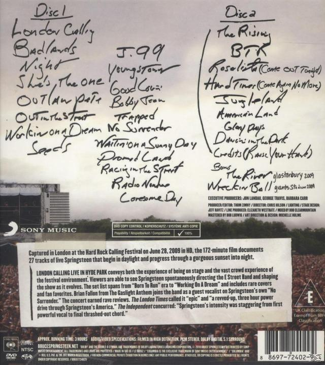 Albumcover mit handschriftlichem Text auf schwarzem Hintergrund. Zwei CDs werden erwähnt.