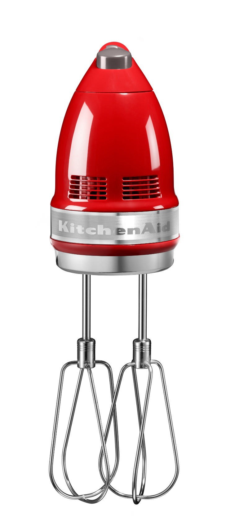 Ein roter KitchenAid Handmixer mit zwei silbernen Rührbesen, weißer Hintergrund.