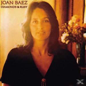Joan Baez Albumcover. Eine Frau mit braunen Haaren, die ein schwarzes Oberteil trägt, steht im Zentrum.
