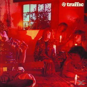 Albumcover mit Bandmitgliedern in einem rot beleuchteten Raum, die Instrumente spielen, mit roten Vorhängen und Kerzen.