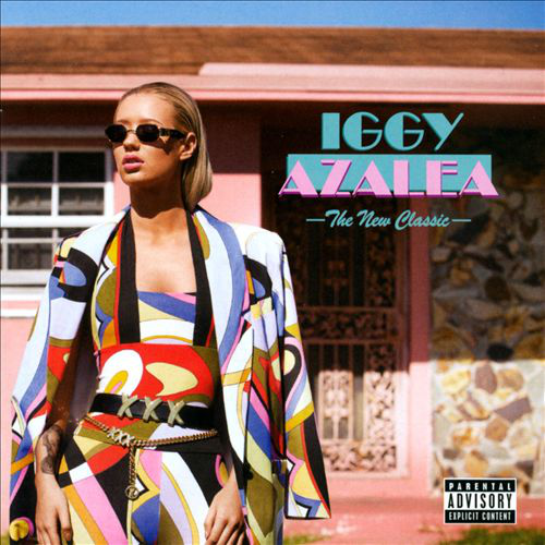 Iggy Azalea album borítója. Szemüveget és színes kabátot visel. Rózsaszín ház a háttérben.