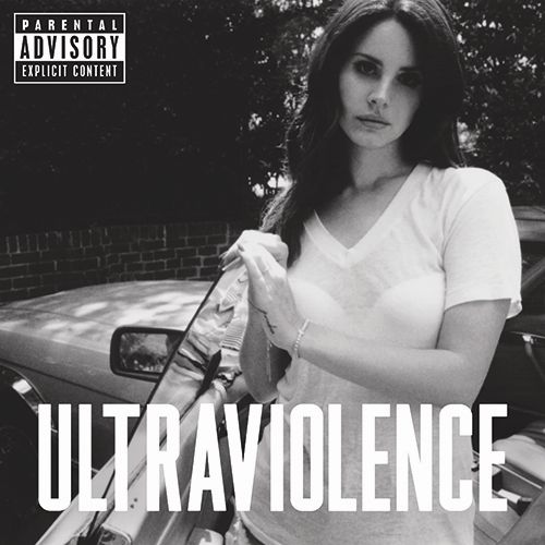 Lana Del Rey autóval. Album borító. Parental Advisory felirat.