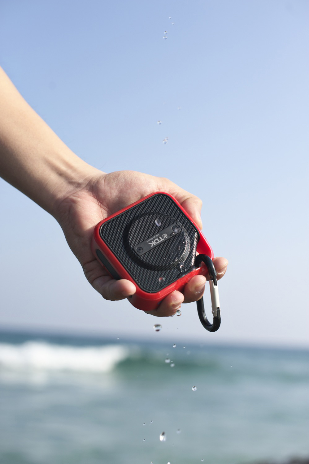 TDK Trek Mikro Bluetooth Lautsprecher, Rot, Wasserfest