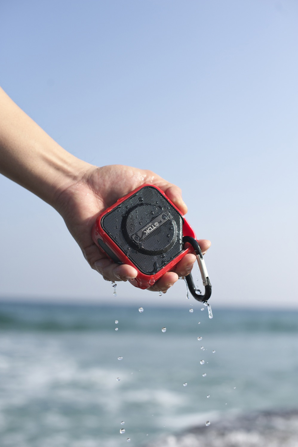 TDK Trek Mikro Bluetooth Lautsprecher, Rot, Wasserfest